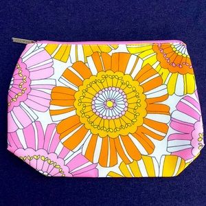 NWOT Clinique Multi-Use Zippered Pouch